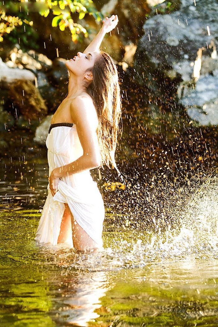 Marie Avgeropoulos in Huainan