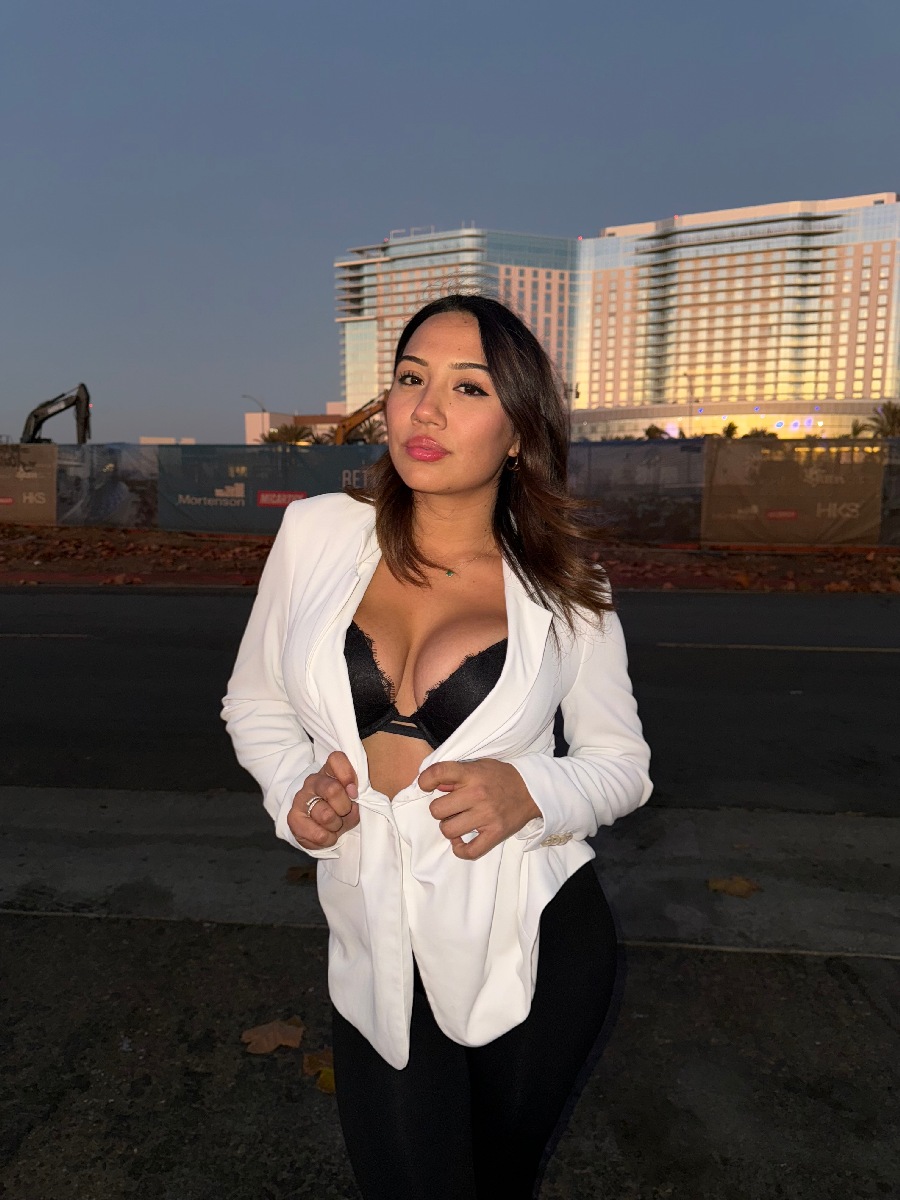 Take a pause and enjoy Ali Cruz — streaming from Huainan