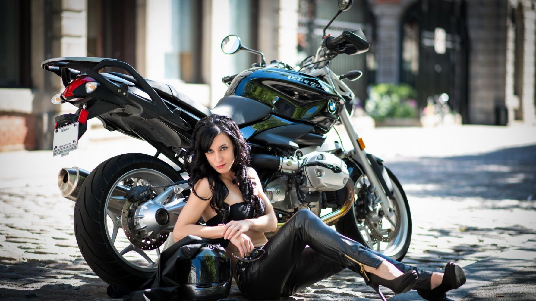 European women on bikes in Huainan