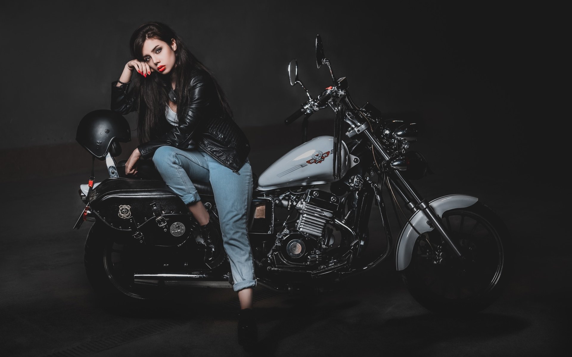 Biker girls: style and drive in Huainan