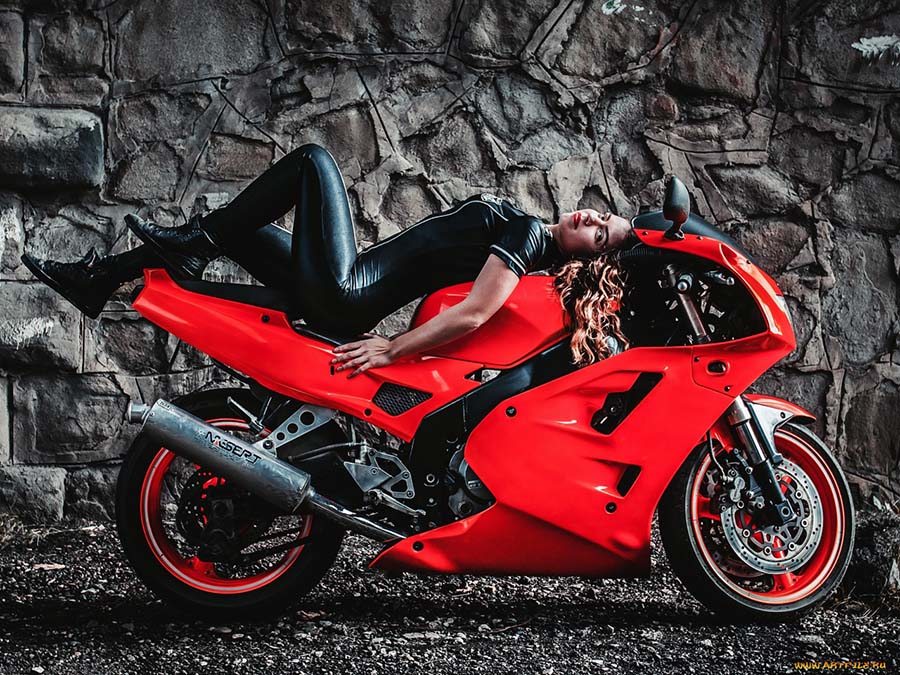 Beautiful girl Beautiful girls and motorcycles in Huainan