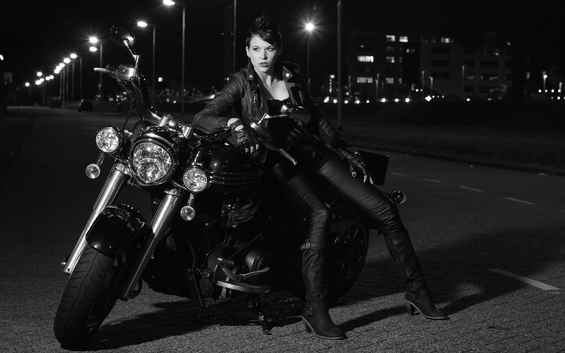 Photo Beautiful girls and motorcycles in Huainan