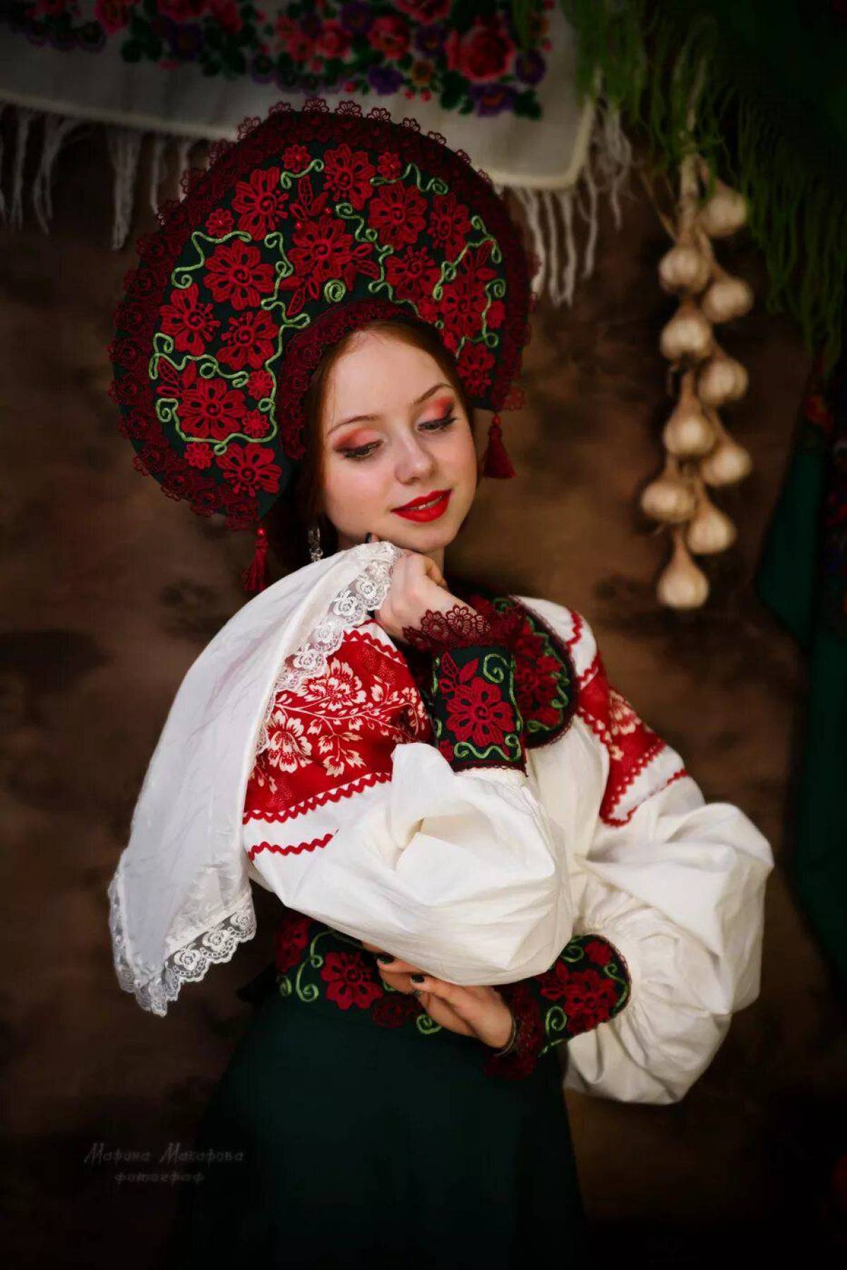 Women in Slavic costumes underwear in Huainan