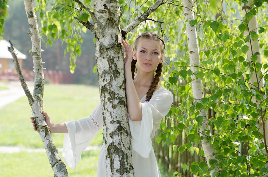 Women in Slavic costumes in Huainan
