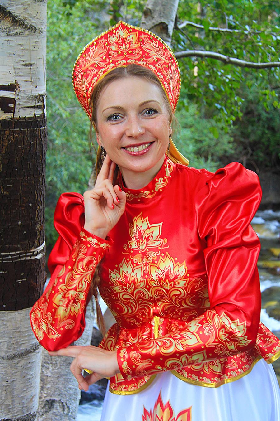 Women in Slavic costumes in Huainan