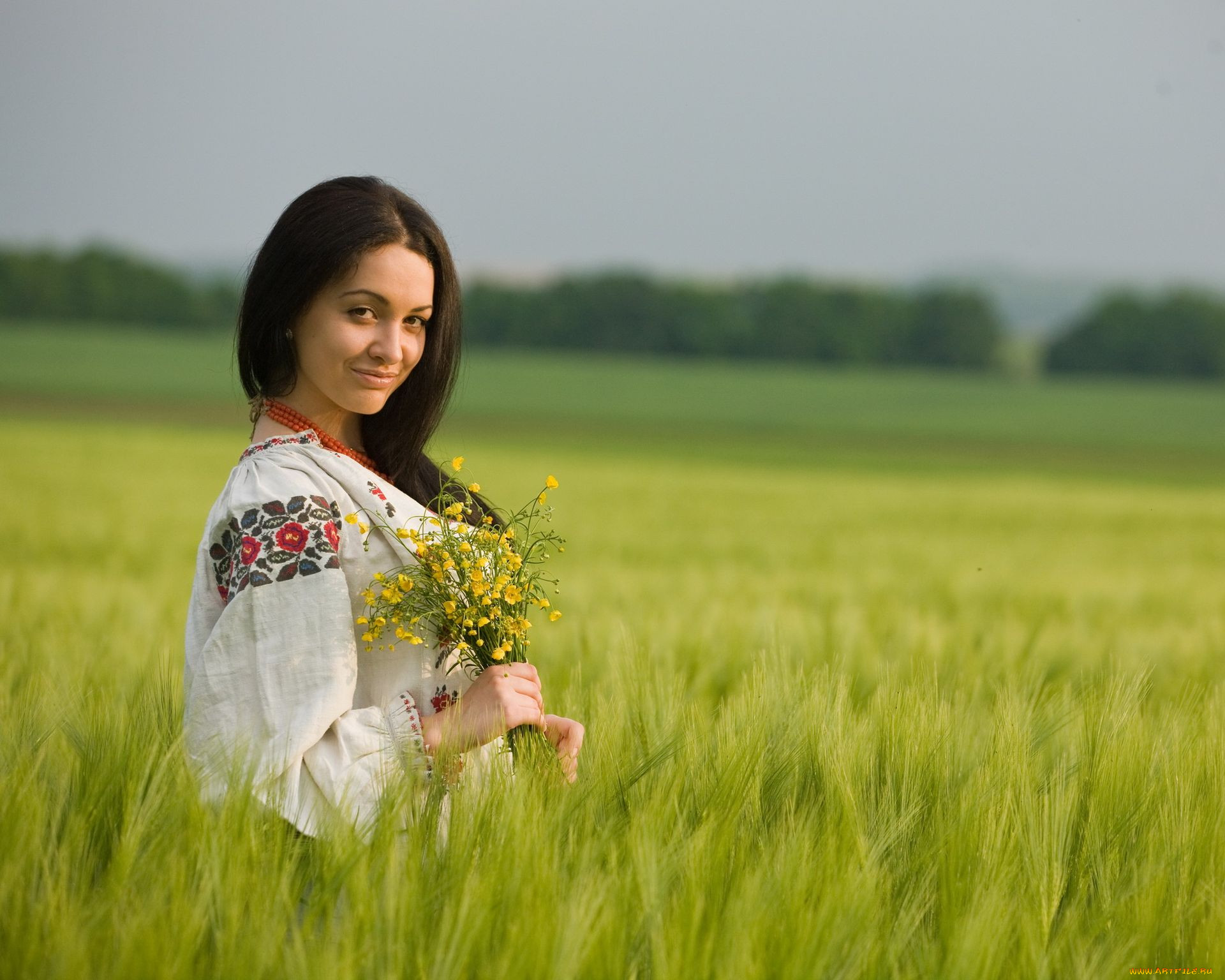 Women in Slavic costumes in Huainan