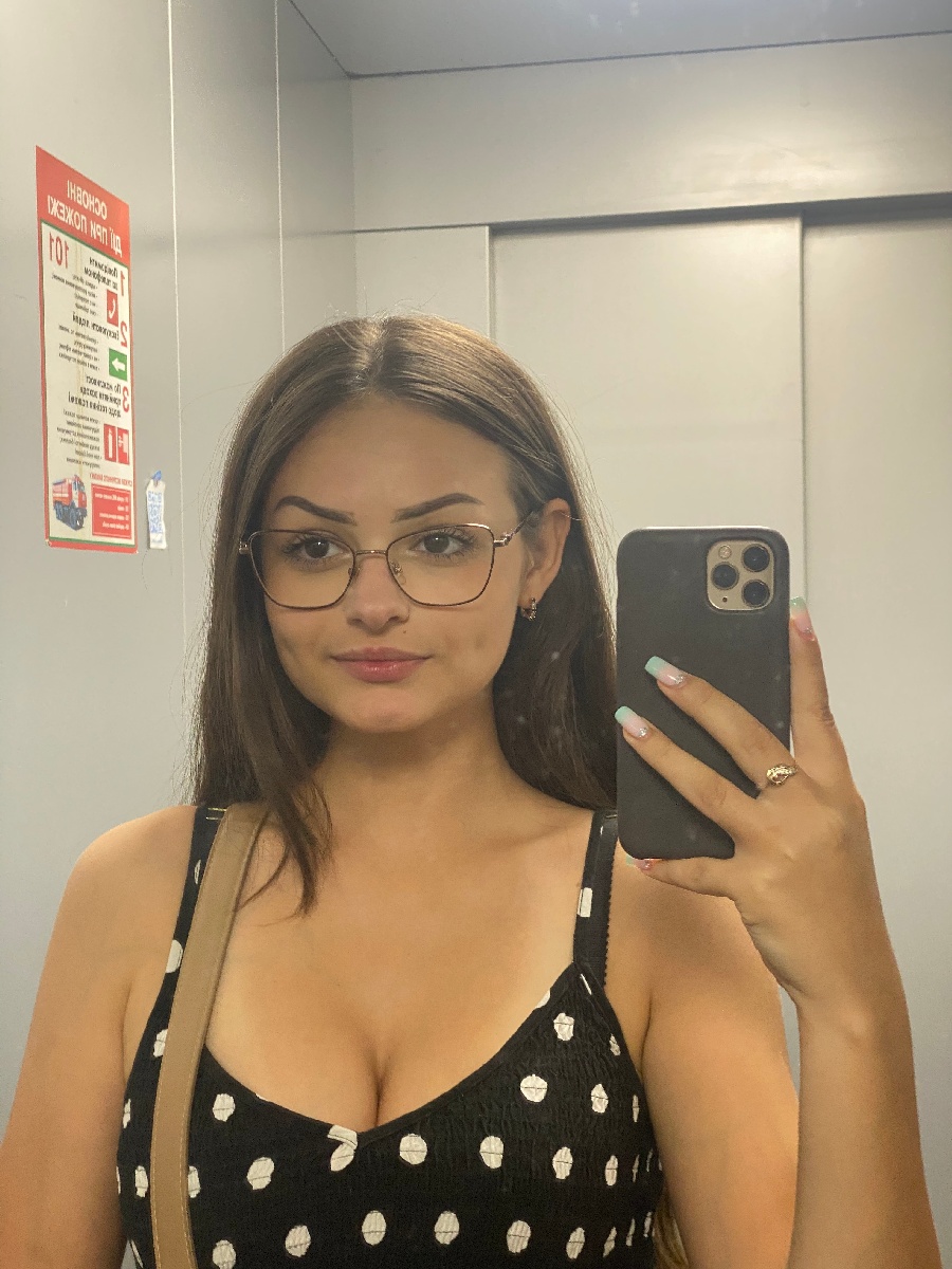 Sexy model Stacy in Huainan