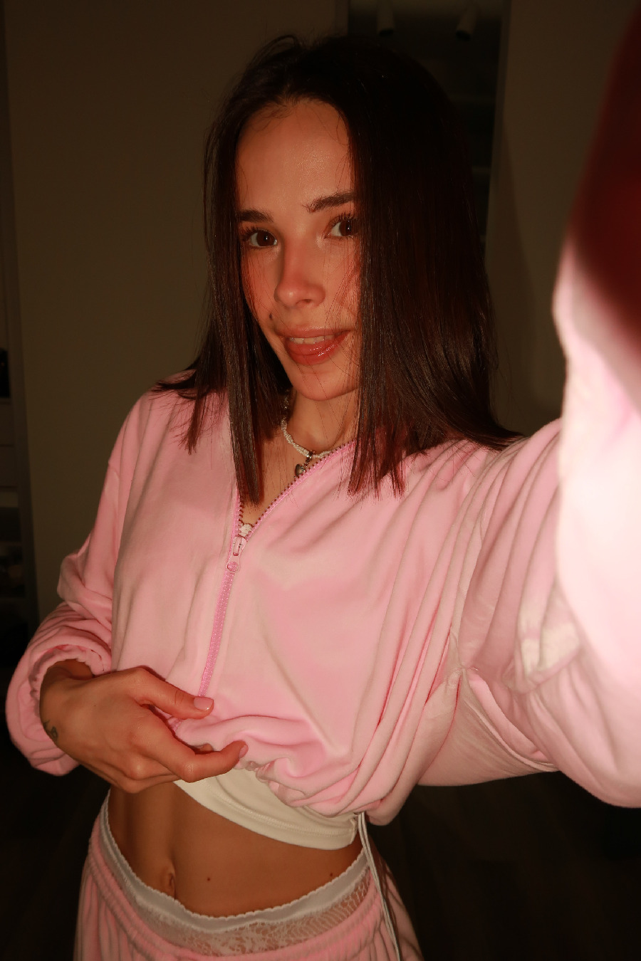 Tina brings the glow — live moments in Huainan